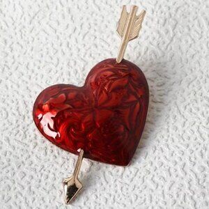 CUPID'S ARROW BROOCH